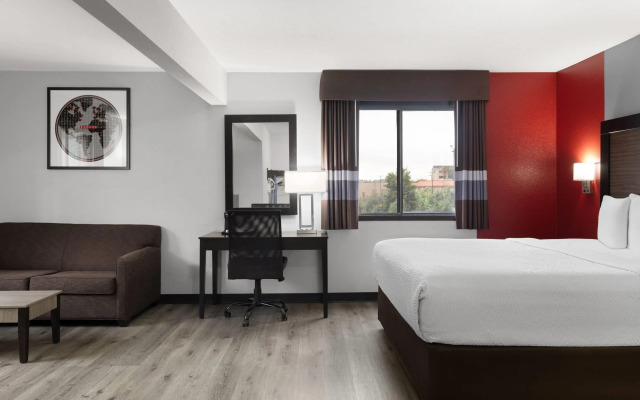 Ramada by Wyndham Cedar Rapids South