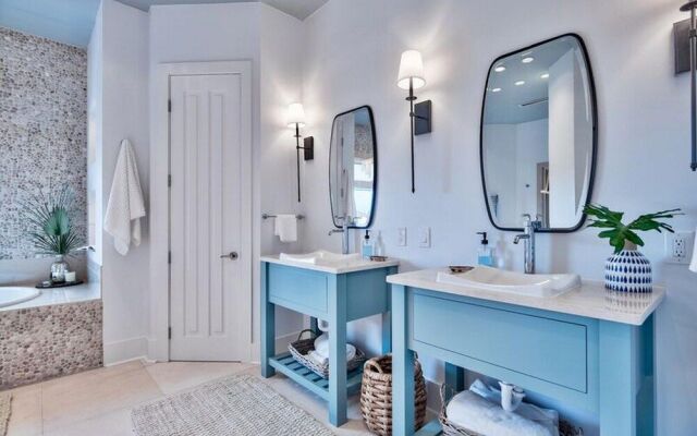 Beaches Be Sippin by Five Star Properties