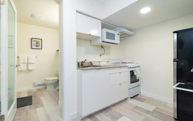 Beautiful 2BR Suite in central West Vancouver