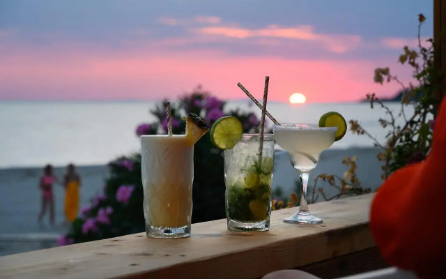 Ninos Grand Beach Hotel & Resort