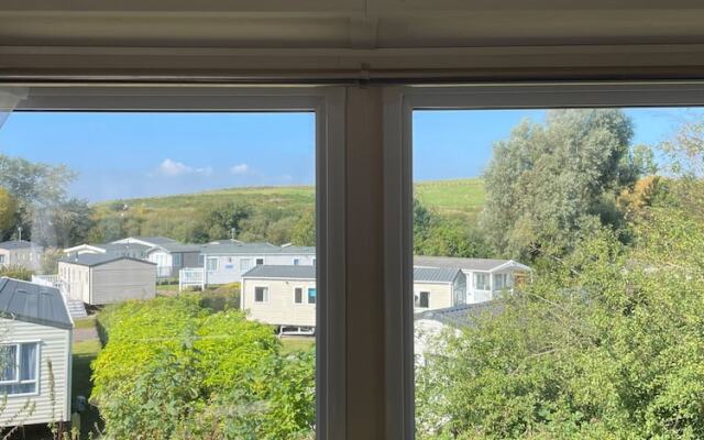Caravan - Sleeps 6 & Parking