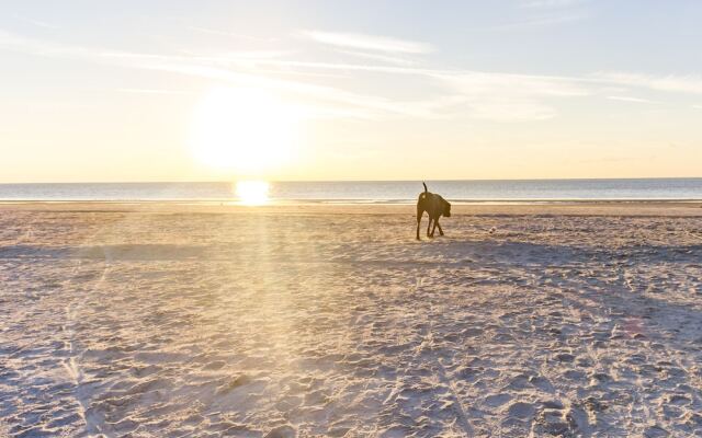 Yacht Club 7536 by Vtrips