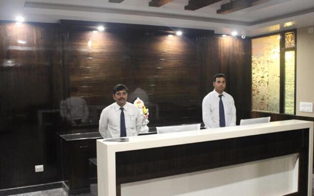 Hotel Raj Vista - Suites & Convention