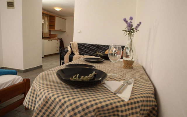 Mantilida Villa & Studio