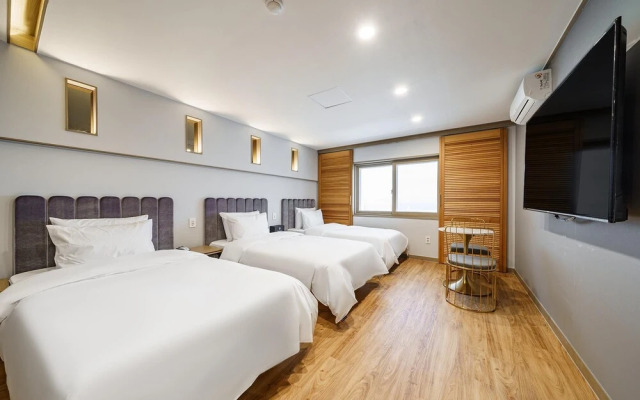 Geojedo Jangseungpo Hotel Pause