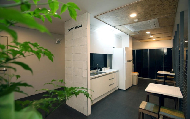 KSTAR Metro Hotel
