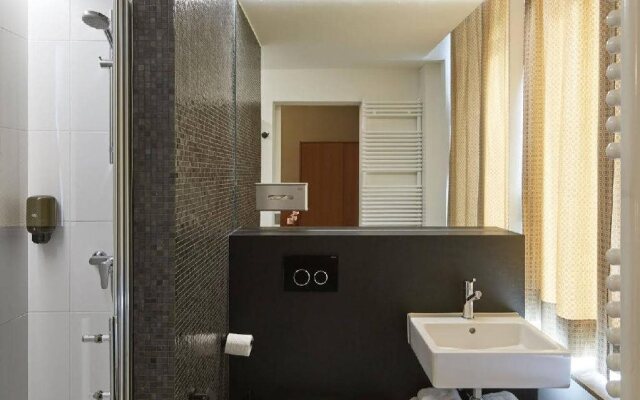 Alpha Hotel