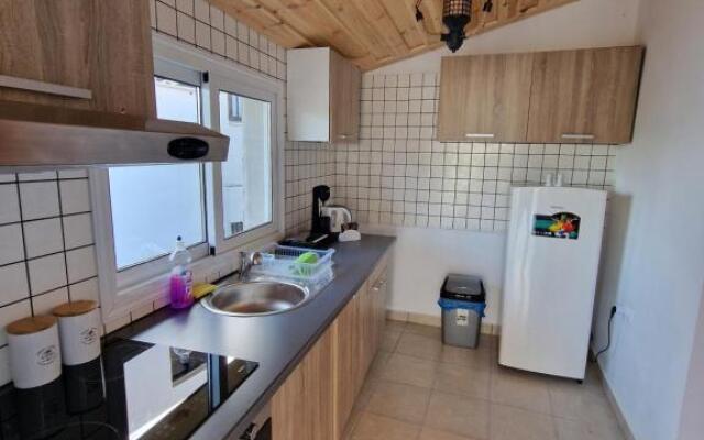 Aprosmeno Jacuzzi House 4