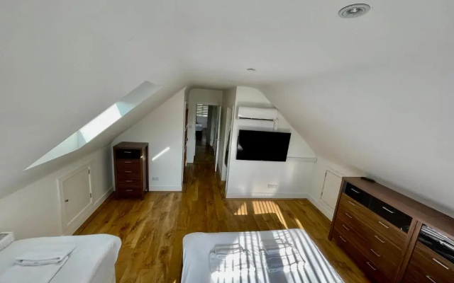 Four Corners Holiday Home with Hot Tub & Sauna