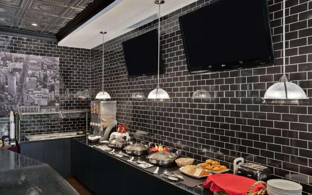 Holiday Inn Long Island-Islip Arpt East by IHG