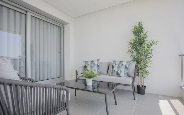 Liiiving - Luxury River View Apartment V