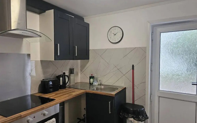 Charming and Compact Studio in Bridgend