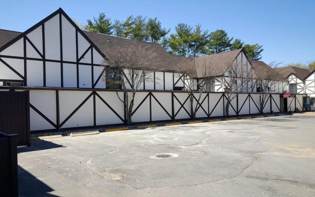 East Norwich Inn