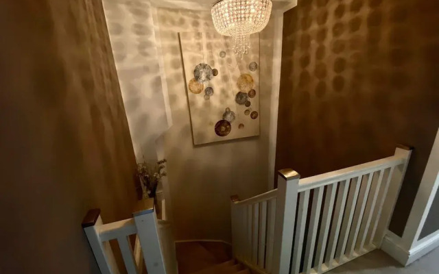 Blackpool Abode - Buttercup Suite