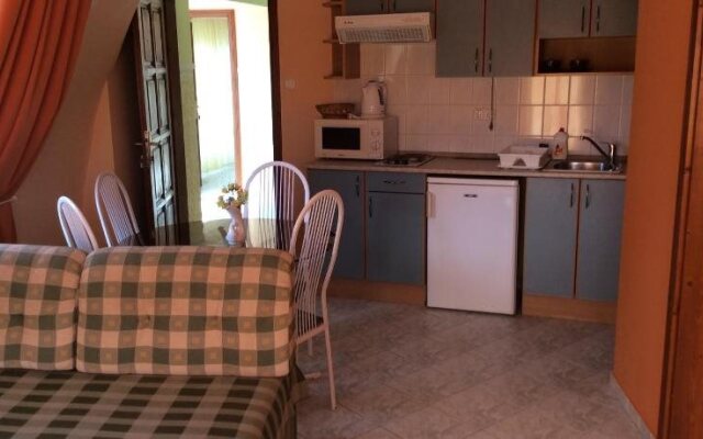 Márta Apartments House