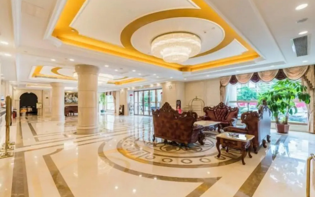 Vienna Hotel (Gaozhou Chengdong Passenger Station) – Lobby – Maoming