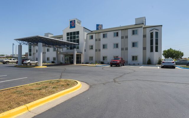 Motel 6 Junction City, KS