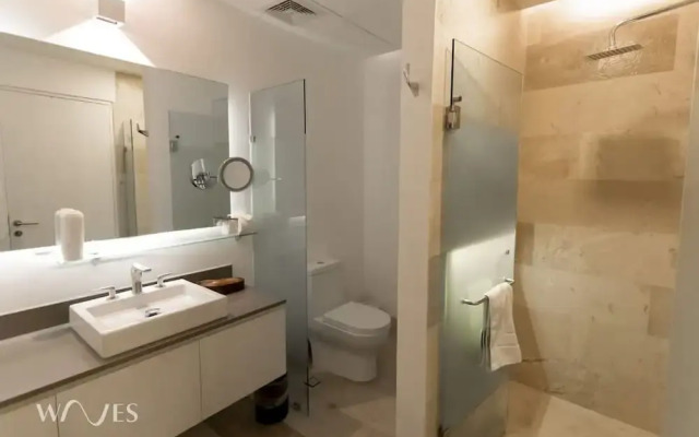 3 Br Ocean Front PH With Stunning Views