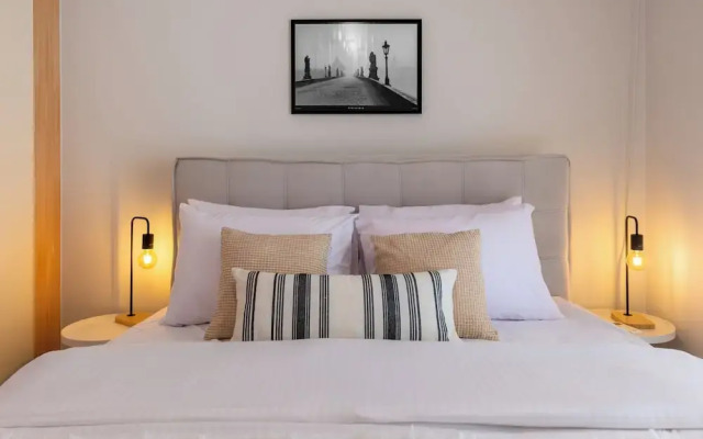 Phaedrus Living Moschato City Flat