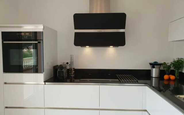 Spacious Villa in Var With Swimming Pool