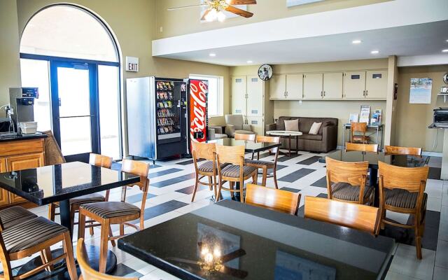 Super 8 By Wyndham Holbrook