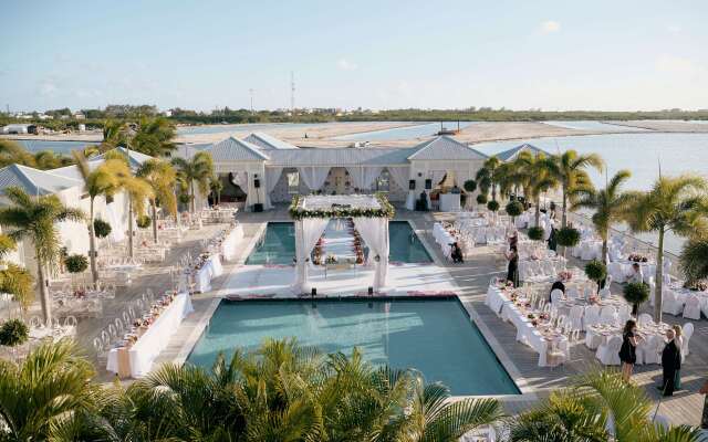 Mahogany Bay Resort & Beach Club, Curio Collection by Hilton