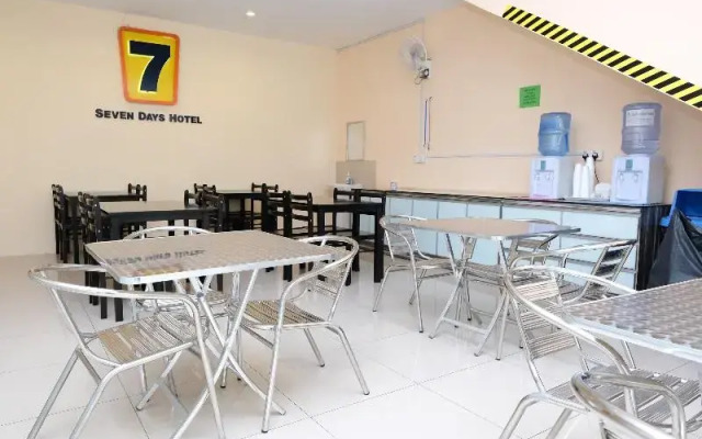 Super OYO 635 Seven Days Hotel