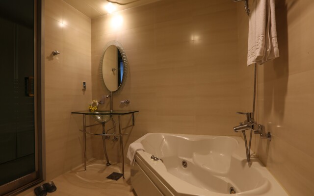 Metro Tourist Hotel