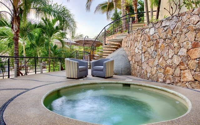 Elegant Suite With Beach View