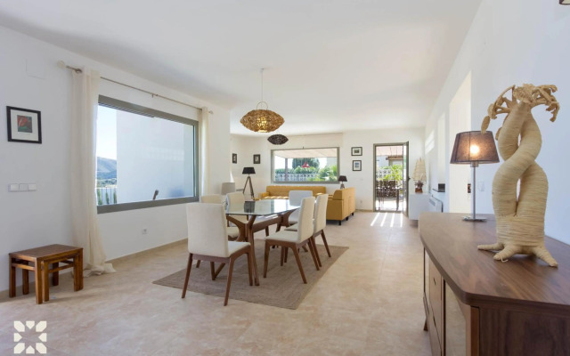 Villa Dalia by Abahana Villas