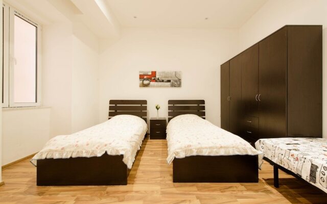 Charming Seafront Apartment, Perfect for Families