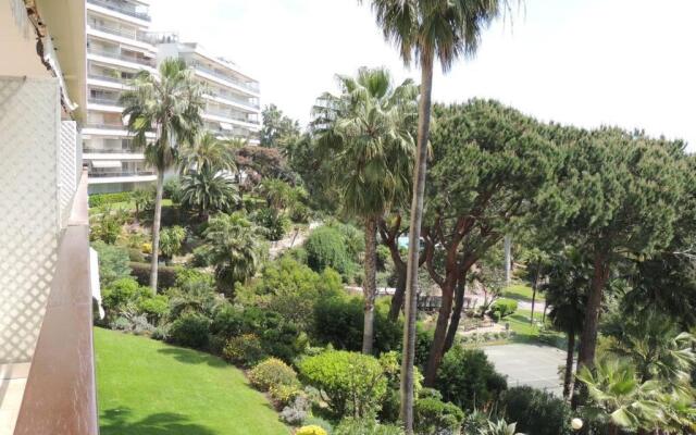 STUDIO STANDING VUE MER 2 PERS. 5 min.CANNES