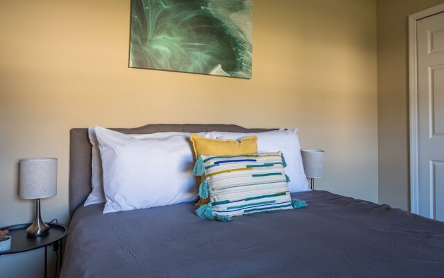 Sunny Apartments near Beach by Frontdesk