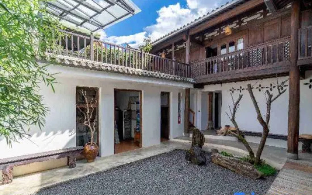 Flora Hotel · Tengchong Burrow Tea Zen hotel (Tengchong Heshun Ancient Town Store)