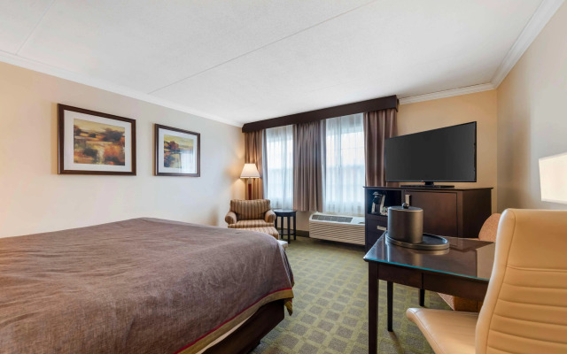 Best Western Plus White Bear Country Inn