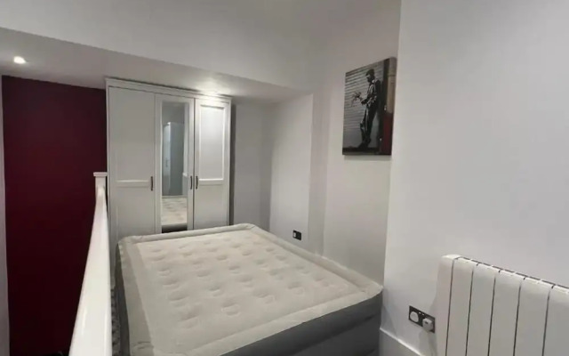 Spacious1br-6guests-walktoshops-fastwifi