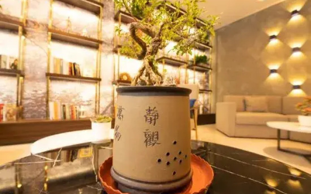 7 Days Premium Premium (Luoyang Railway Station North Square)