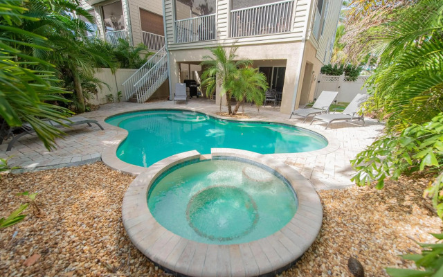 Quiet Palms Apartment 3