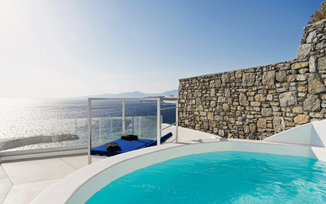 Kouros Hotel & Suites
