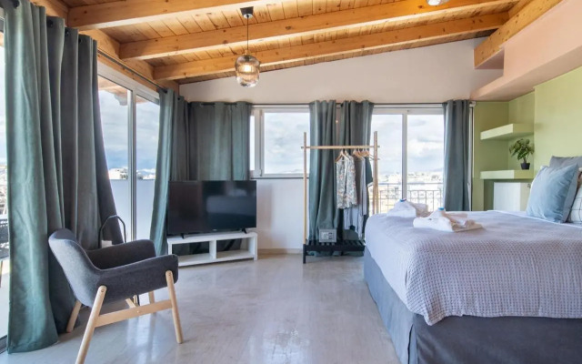 Lis153 by Smart Cozy Suites - Top Floors with Amazing City View - Available 24hr