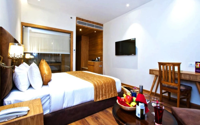 Goroomgo White Stone Manali