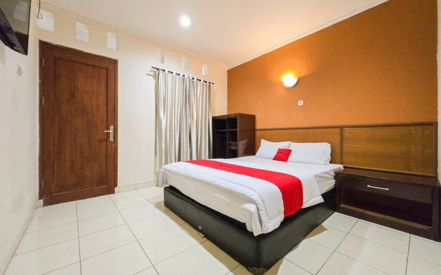 RedDoorz @ Alam Hegar Cisarua Puncak – Guest Rooms – Cisarua