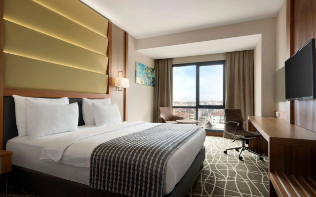 Travelodge by Wyndham Waukegan Gurnee