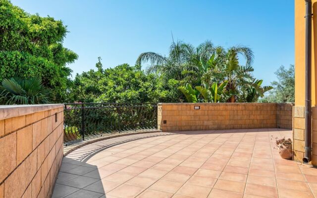 Peaceful Holiday Home in Punta Milocca With Private Pool