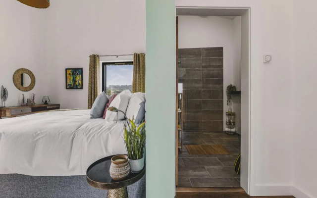 Heron House - Luxury Grand Designs Eco Home