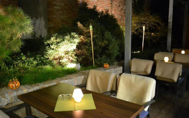 LONDON Boutique hotel & Restaurant
