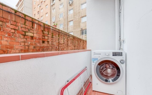 Lovely & Spacious 4bed Sleeps8 in BCN Center