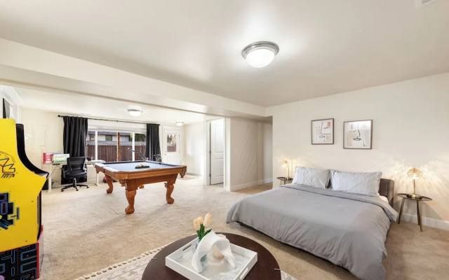 Renton Lakeside Oasis, Lakeview, 4B 2.5B, Spacious