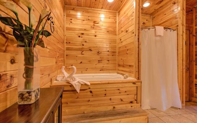 Apple Bear Lodge - Four Bedroom Cabin