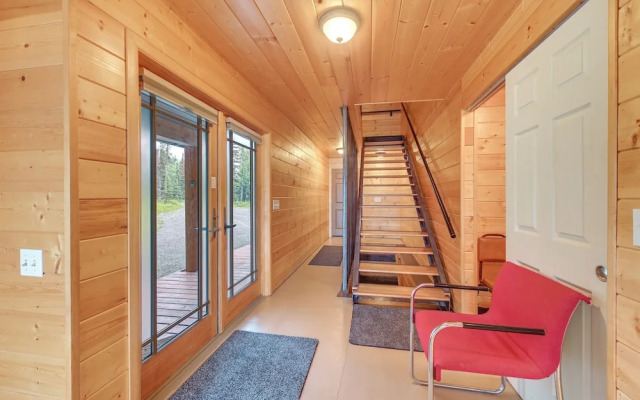 Spacious Soldotna Home w/ Mackey Lake Views!